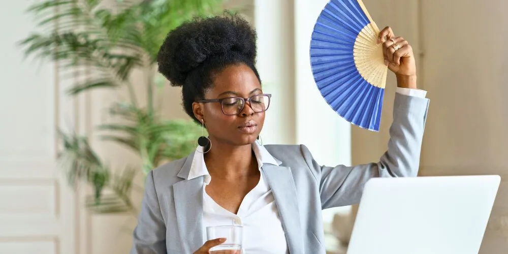 La vague de chaleur intense fait fondre votre productivité ? 10 astuces pour travailler à Madrid sans transpirer la goutte froide