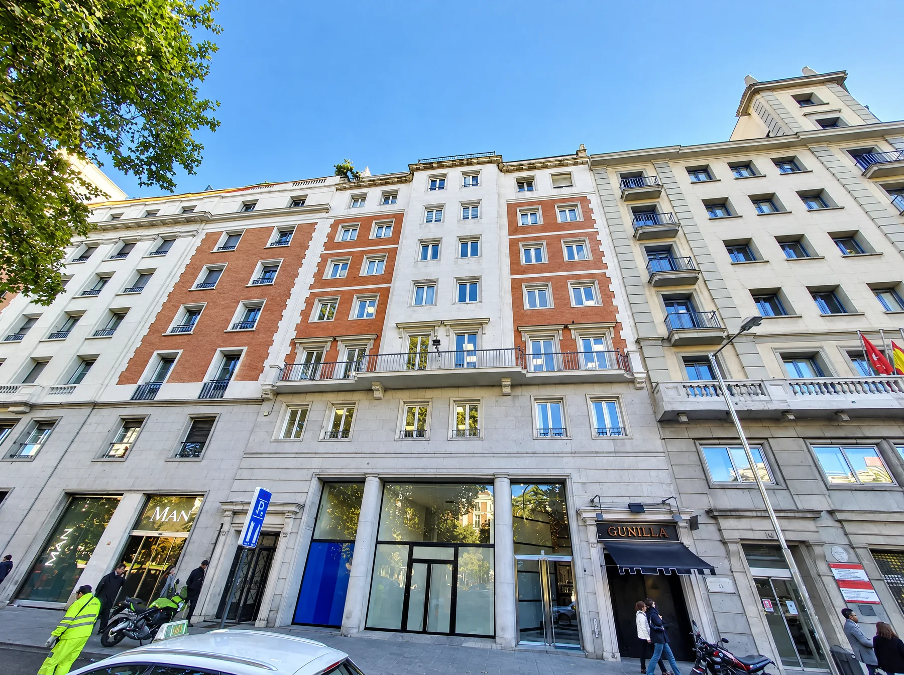 Fachada del edificio de oficinas en Paseo de Recoletos 16, Madrid