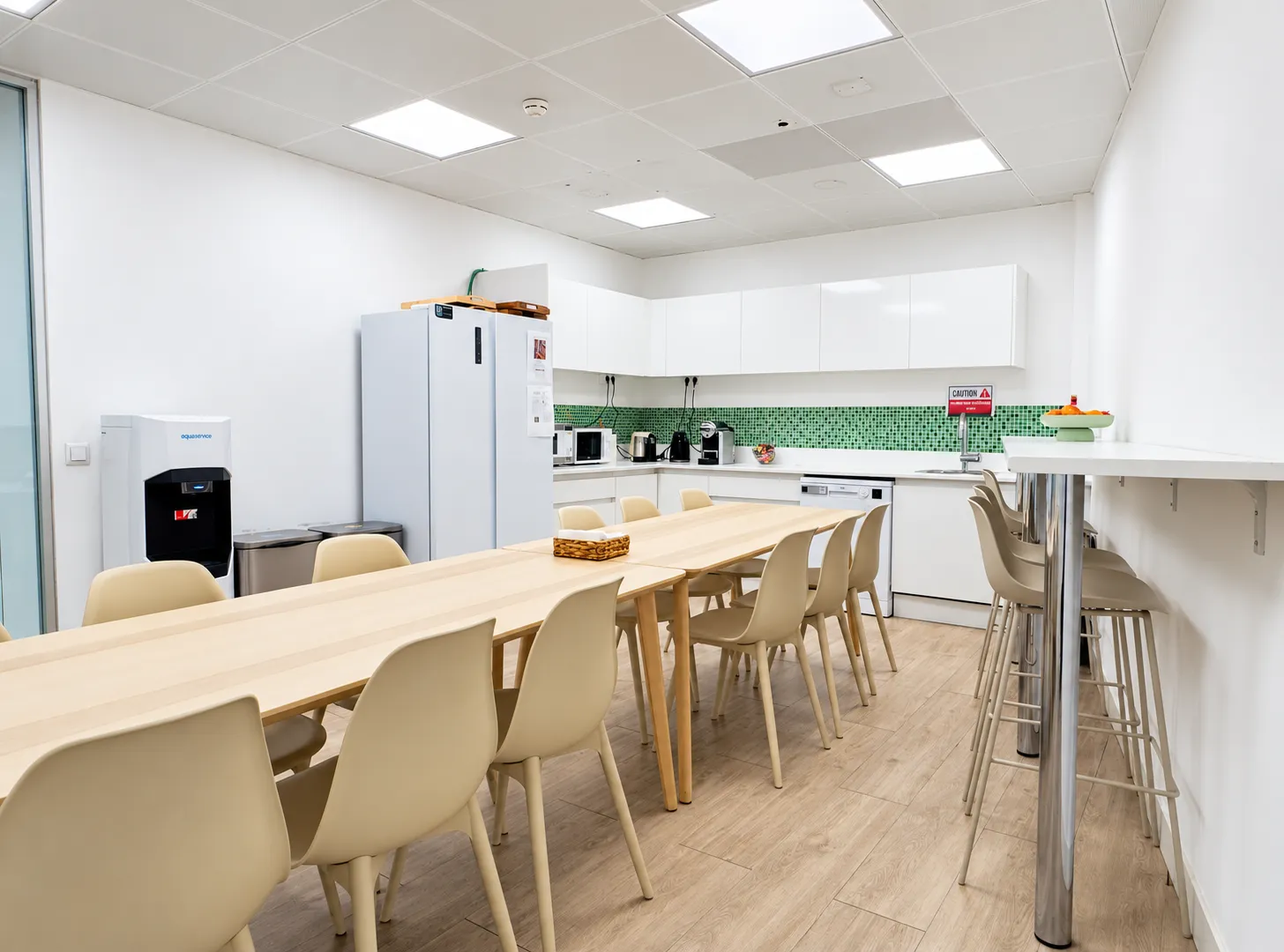 Traditional lease office in Recoletos · Paseo de Recoletos 16 · Current fit-out · kitchen and dining area