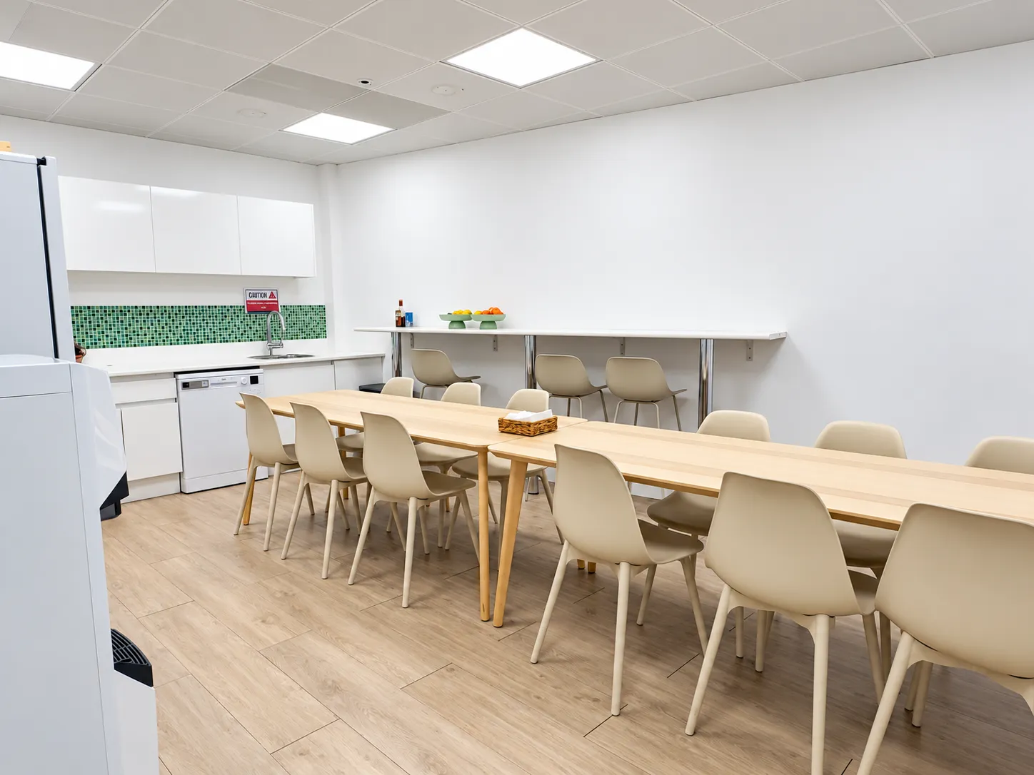 Traditional lease office in Recoletos · Paseo de Recoletos 16 · Current fit-out · kitchen and dining area