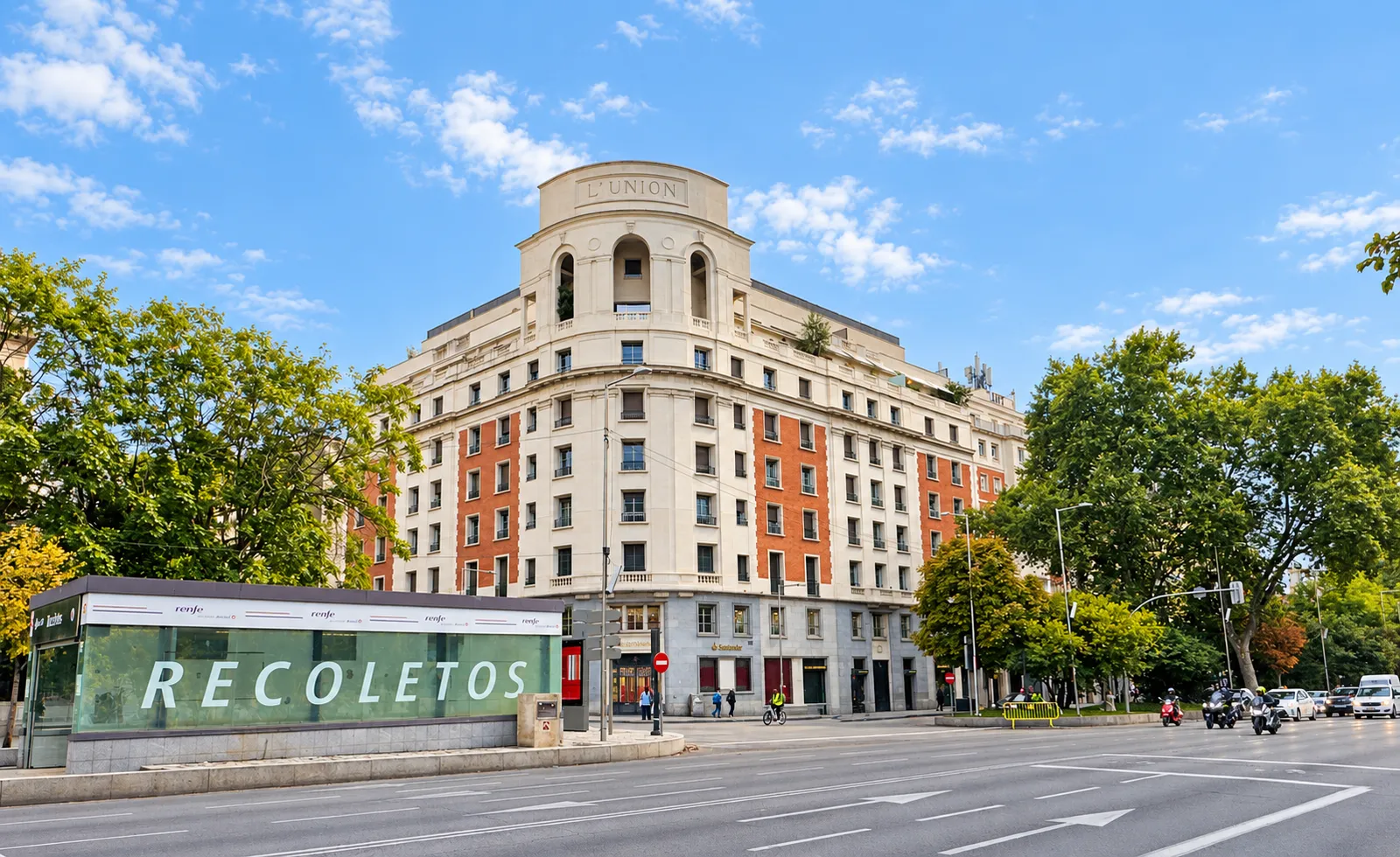 Traditional lease office in Recoletos · Paseo de Recoletos 16 · building facade