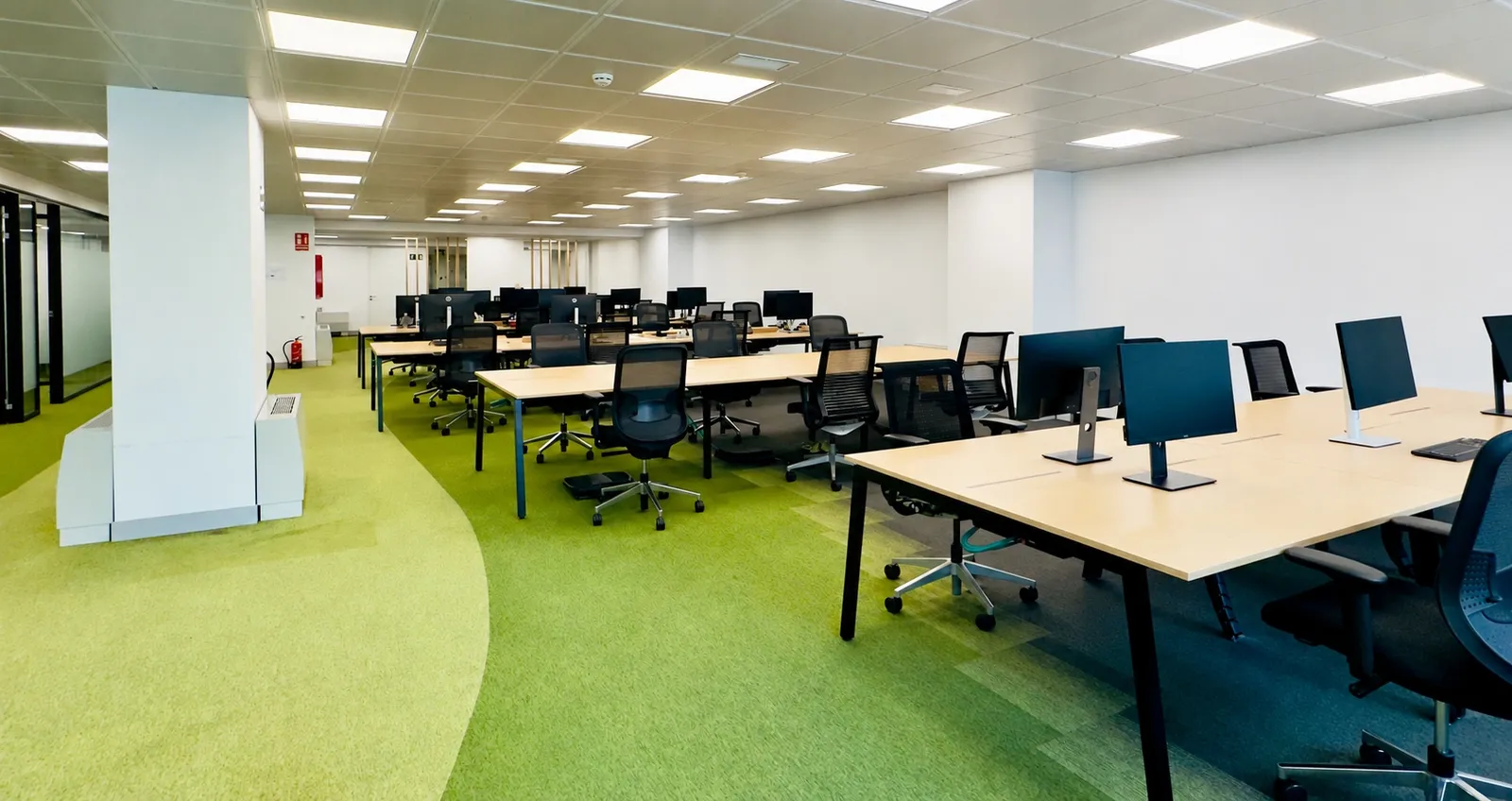 Traditional lease office in Azca · Plaza Carlos Trías Bertrán 4 · Current fit-out · workstations