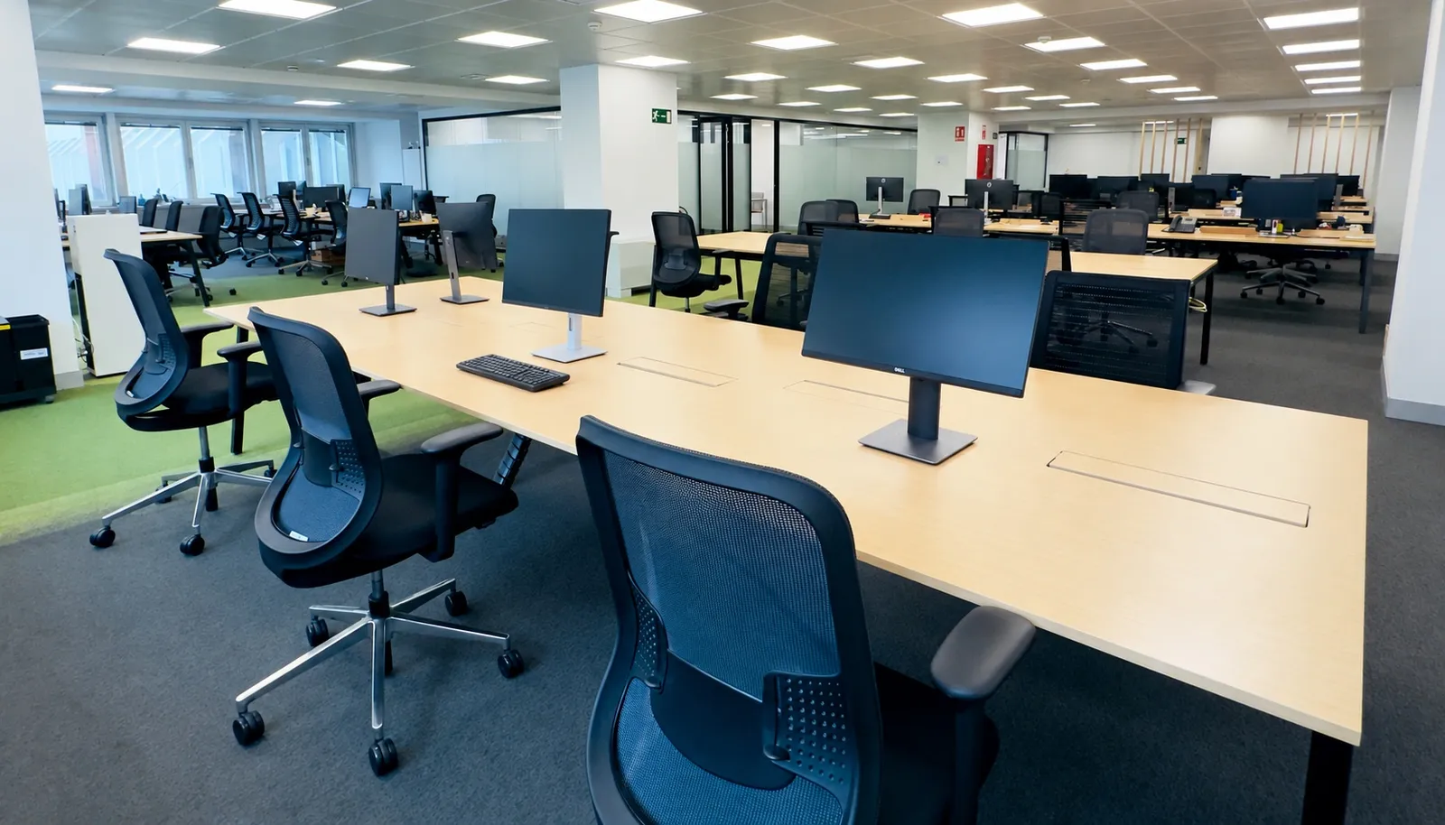 Traditional lease office in Azca · Plaza Carlos Trías Bertrán 4 · Current fit-out · workstations
