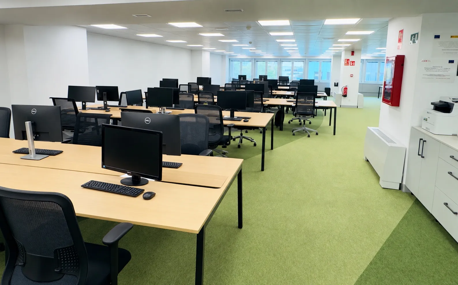 Traditional lease office in Azca · Plaza Carlos Trías Bertrán 4 · Current fit-out · workstations