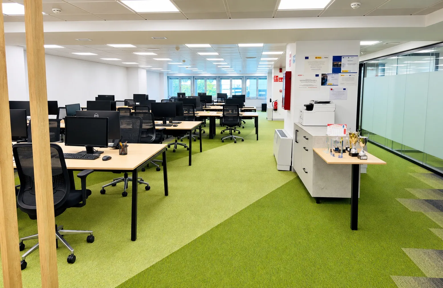 Traditional lease office in Azca · Plaza Carlos Trías Bertrán 4 · Current fit-out · workstations