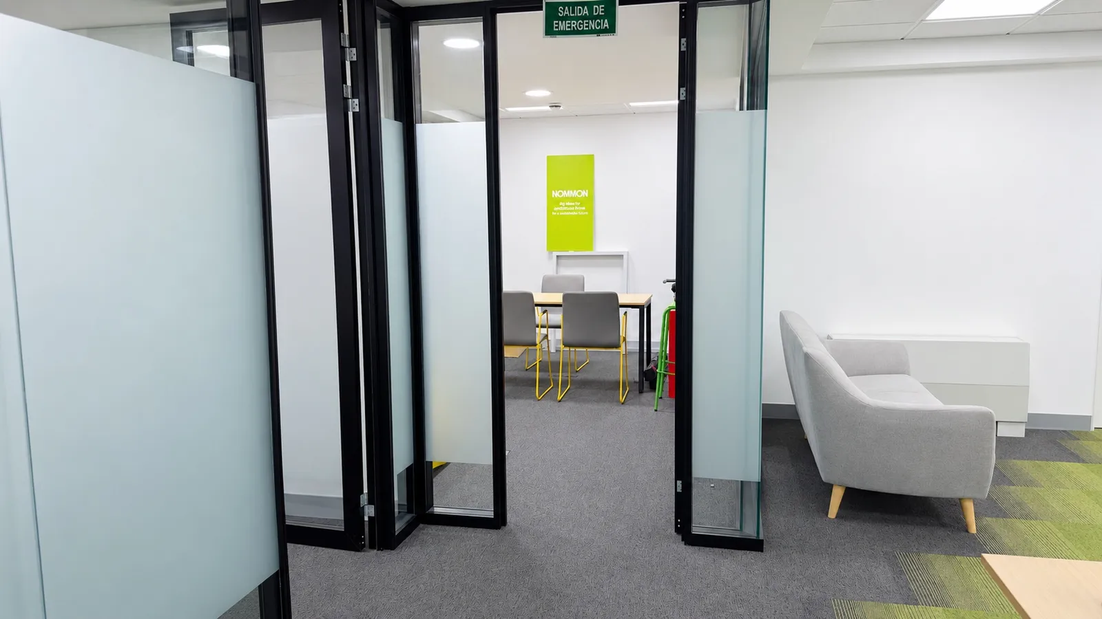 Traditional lease office in Azca · Plaza Carlos Trías Bertrán 4 · Current fit-out · lounge area
