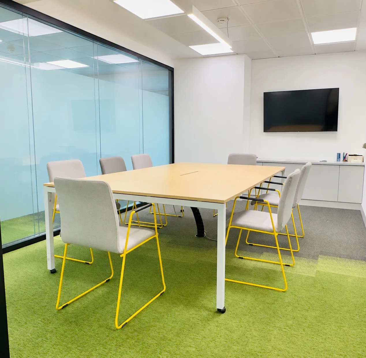 Traditional lease office in Azca · Plaza Carlos Trías Bertrán 4 · Current fit-out · meeting room