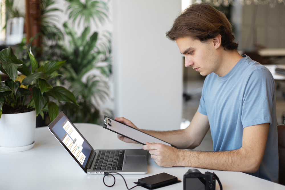 Como el trabajo híbrido está transformando los espacios de oficinas