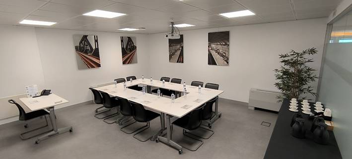 Sala de reunión de Ibercenter en Paseo de la Castellana
