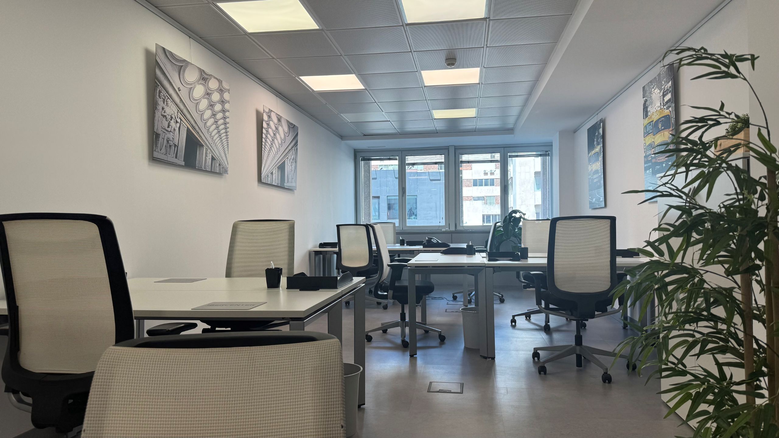 OFICINA DISPONIBLE IBERCETER AZCA 17