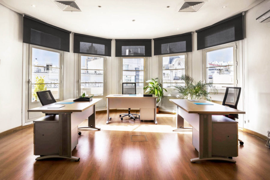 Un centro de negocios ofrece despachos privados en el centro de la ciudad